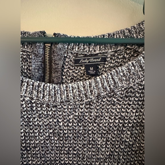 ⭐Host Pick⭐ Lucky Brand Top - Picture 2 of 4